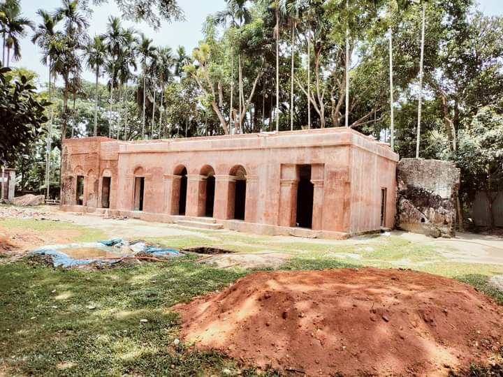 ইশা খাঁর ক্ষুদে বংশধরের সাথে কিছুক্ষন