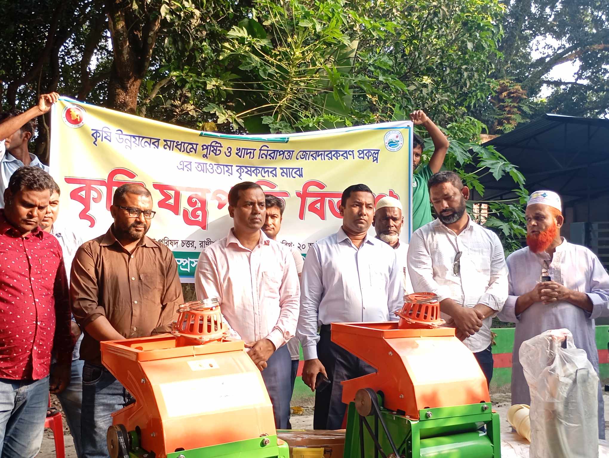 রাণীশংকৈলে কৃষক গ্রুপের মাঝে কৃষি যন্ত্রপাতি বিতরণ