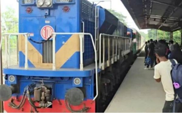 খুলনাও বেনাপোল থেকে ছেড়ে রাজবাড়ী ফরিদপুর হয়ে ঢাকা