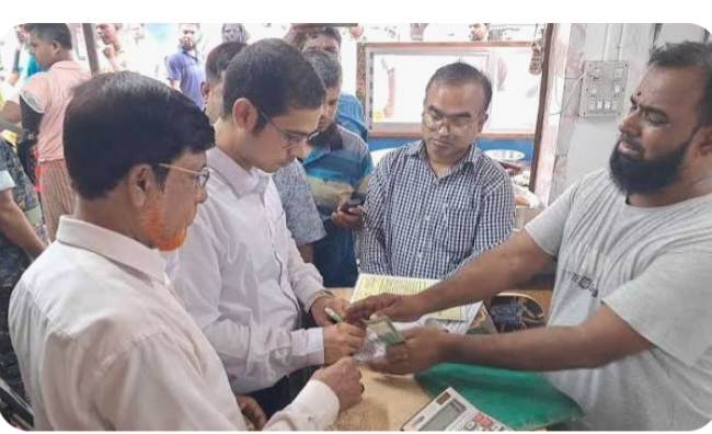 ফরিদপুরে রেস্টুরেন্টে ভ্রাম্যমাণ আদালতের অভিযান-জরিমানা