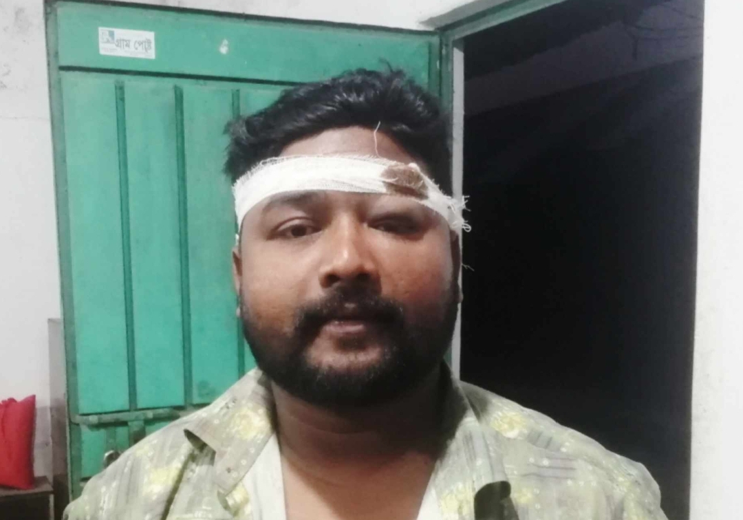 ডোমার বসুনিয়া হাটে অতিরিক্ত টোল আদায়ে’র প্রতিবাদ করায় ব্যবসায়ীদের উপর হামলা আহত-২