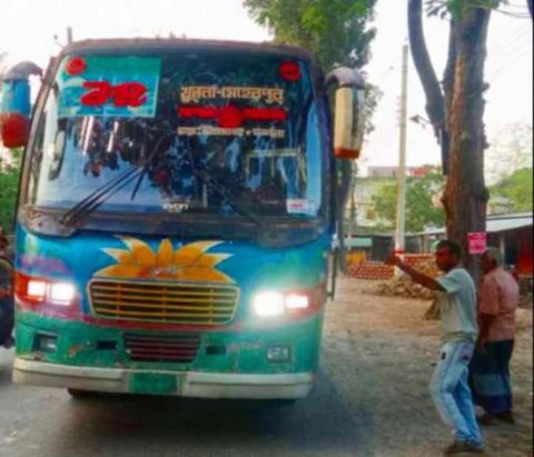 ঝিনাইদহের কোটচাঁদপুর-যশোর-চুয়াডাঙ্গা রুটে সরাসরি বাস চলাচল বন্ধ ৪৭ মাস চরম ভোগান্তিতে যাত্রীরা