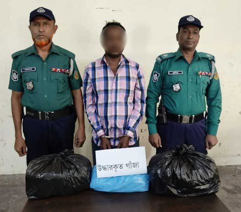 সিএমপি’র পাহাড়তলী থানার অভিযানে ৫ কেজি গাঁজাসহ সাংবাদিক পরিচয় দানকারী আটক