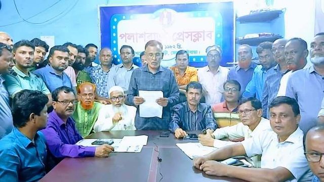 মিথ্যা তথ্য ছড়ানোর প্রতিবাদে সংবাদ সম্মেলন করেন পলাশবাড়ী বিএনপির সাধারণ সম্পাদক আবু আলা মওদুদ