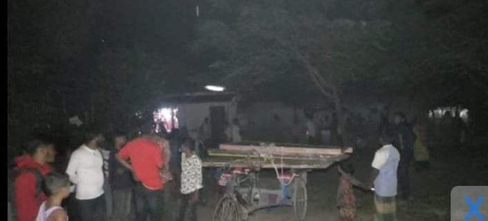 আটক স্কুলের দরজা জানালা পালিয়ে গেলেন প্রধান শিক্ষক