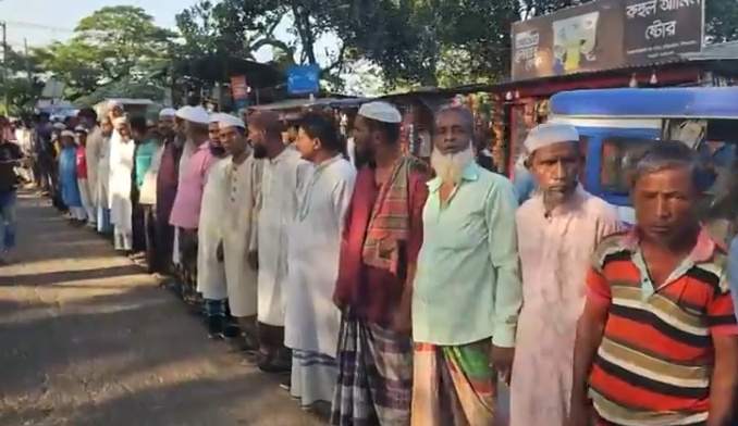 কুলিয়ারচরে কলেজ ছাত্রের পায়ের রগ কাটার প্রতিবাদে মাদক কারবারিদের বিরুদ্ধে মানববন্ধন