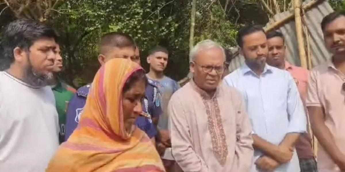 নগরকান্দায় বসতঘর ভেঙে দেওয়া আসমা বেগম নামের সেই বিধবাকে নগদ অর্থ সহায়তা দিয়েছে বিএনপি