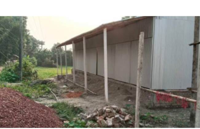 সদরপুরে জয় বাংলা বাজারে শৌচাগার নির্মাণে আঃলীগ নেতার বাঁধা
