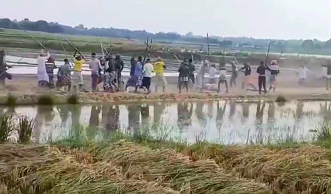 গোমস্তাপুরে খাস জমির দখল নিয়ে দুপক্ষের সংঘর্ষে নিহত-১, আহত-১০