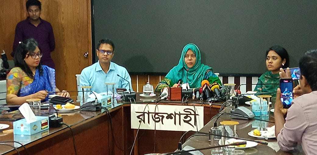 রাজশাহীতে শান্তি, মঙ্গল ও উন্নয়নের স্বার্থে গণমাধ্যমকর্মীদের একসাথে কাজ করার আহ্বান জেলা প্রশাসকের
