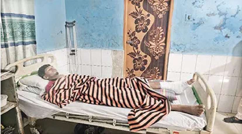 কুলিয়ারচরে কলেজ ছাত্রের পায়ের রগ কাটার অভিযোগে মাদক কারবারিদের বিরুদ্ধে থানায় মামলা