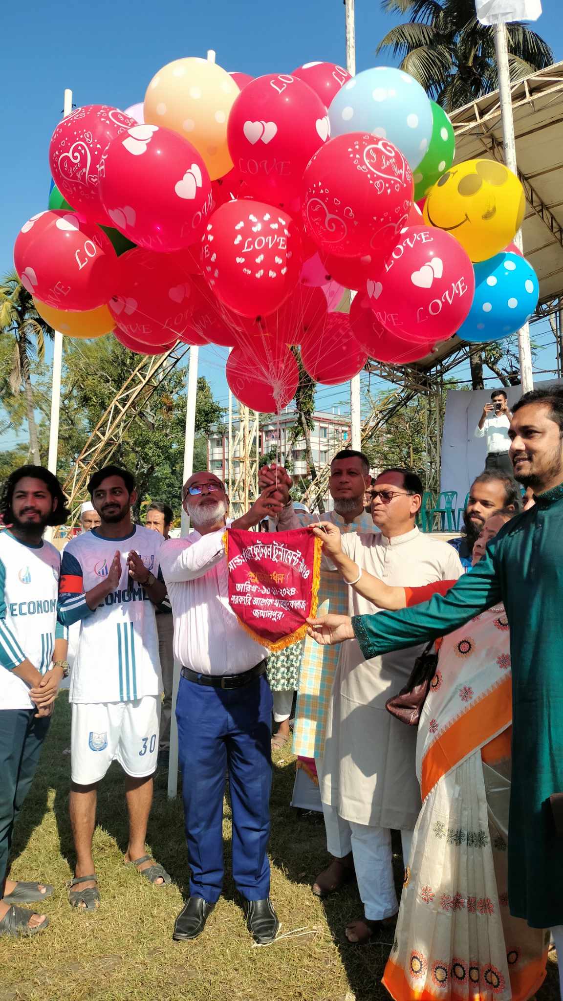 জামালপুরে আন্তঃবিভাগ ফুটবল টুর্নামেন্টের উদ্বোধন 