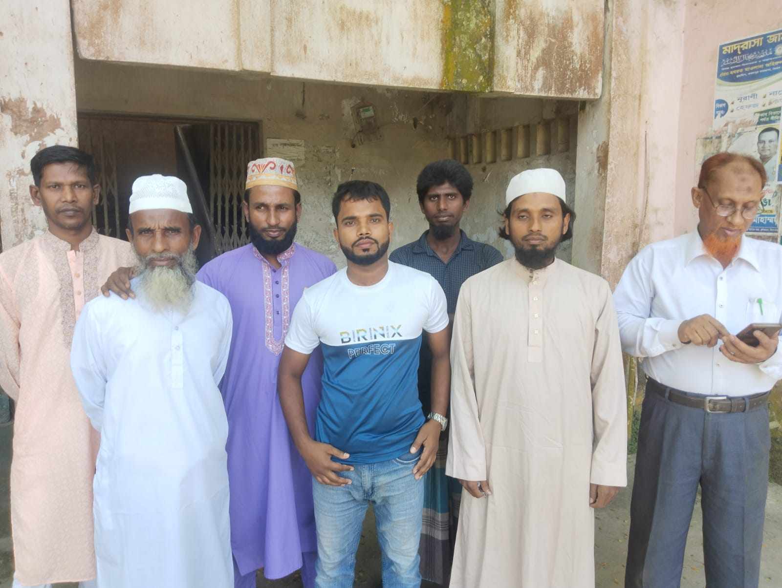 সরকারি ভ্যাকসিন বিক্রির অভিযোগ কুলিয়ারচর উপজেলা স্বাস্থ্য কমপ্লেক্সের এক স্যাকমোর বিরুদ্ধে