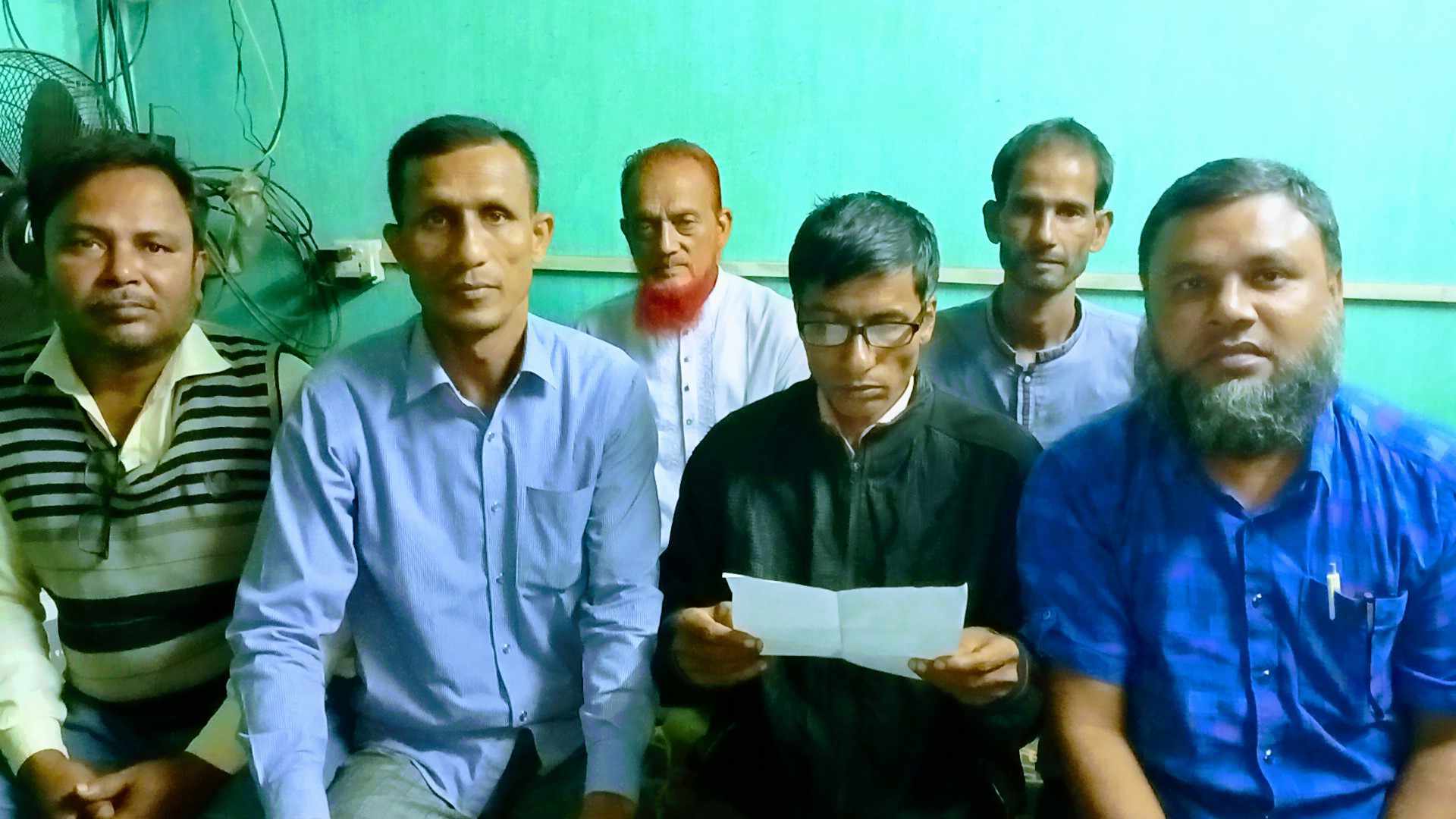 পলাশবাড়ীতে ইউপি চেয়ারম্যান( ভারঃ) কর্তৃক জোরপূর্বক সাদা কাগজে স্বাক্ষর নেওয়ার প্রতিবাদে সংবাদ সম্মেলন