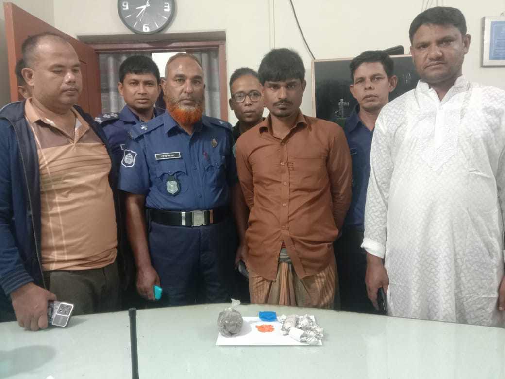 রাণীশংকৈলে ৫০পিস ইয়াবসহ মাদক ব্যবসায়ী গ্রেফতার