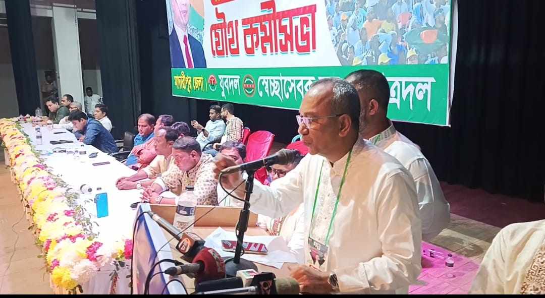 শ্রমিক নেতা থেকে গুন্ডা বাহিনীর প্রধান হয়েছে শাজাহান খান – আব্দুল মোনায়েম মুন্না