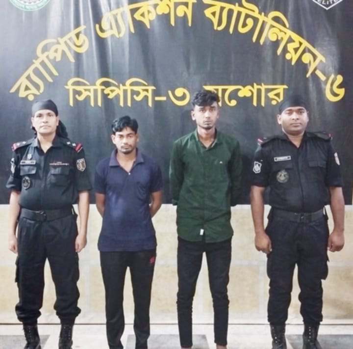 বেনাপোলে ফেন্সিডিলসহ দু’মাদক কারবারী আটক