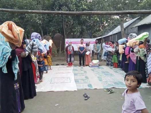 হোসেনপুরে ব্রাকের গ্রাম সামাজিক শক্তি কমিটির শীতবস্ত্র বিতরণ