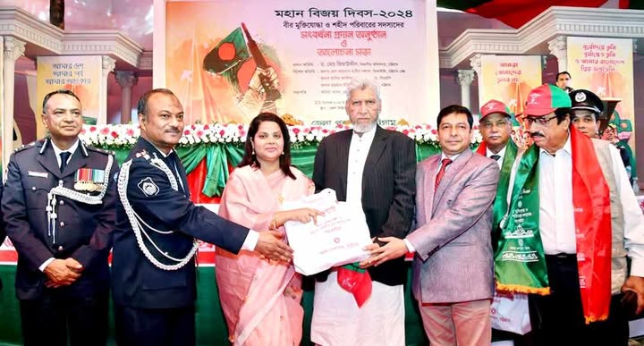 মুক্তিযোদ্ধাদের যুদ্ধের ইতিহাস লেখার আহ্বান জানান বিভাগীয় কমিশনার