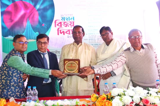 নজরুল বিশ্ববিদ্যালয়ে বীর মুক্তিযোদ্ধা ড. রশিদুন নবীকে সংবর্ধনা