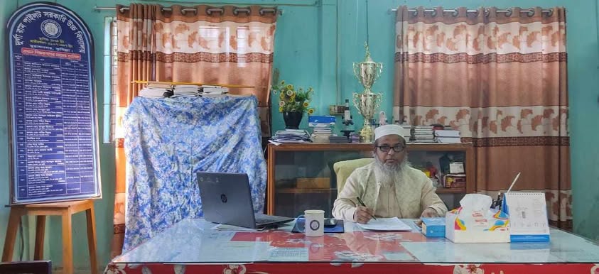 গতকাল শেষ কর্মদিবসেও দায়িত্বের প্রতি শ্রদ্ধাশীল ছিলেন সাবেক প্রধান শিক্ষক  মোঃ শাহজাহান