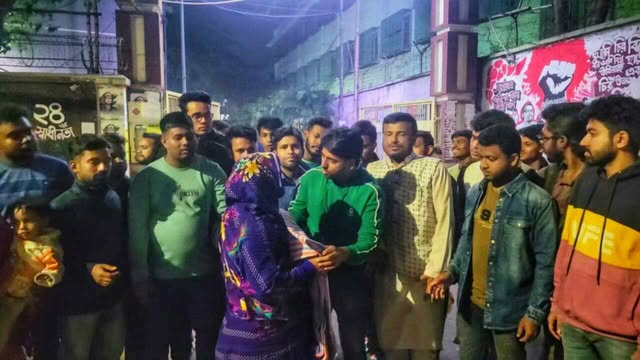 জবি ছাত্রদলের উদ্যোগে দুস্থদের মাঝে কম্বল বিতরণ