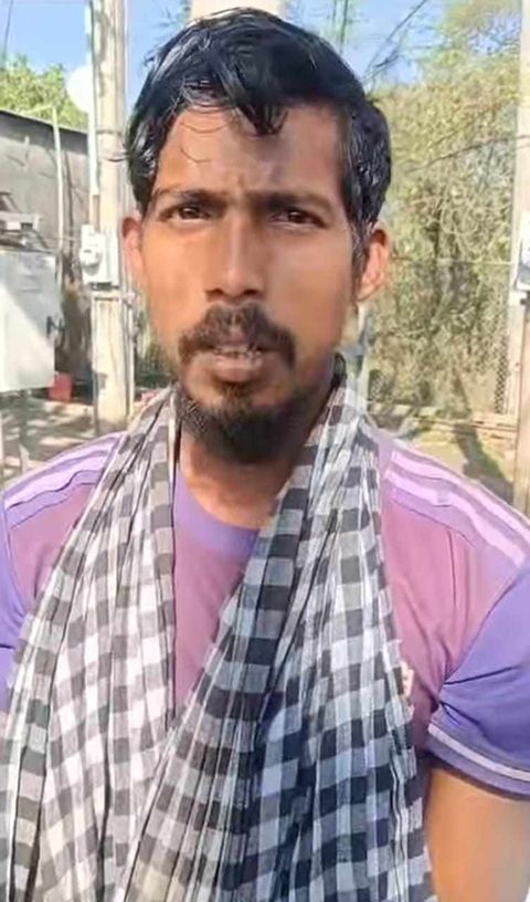 কুমিল্লা পল্লী বিদ্যুৎ সমিতি- ১ কোম্পানিগঞ্জ জোনাল অফিসে চুরির সময় চোর সৈকত আটক