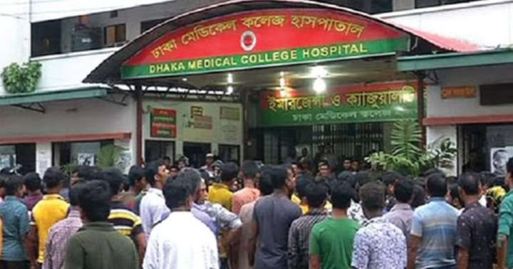ট্রাকের ধাক্কায় প্রাণ হারালো কবি নজরুল কলেজের শিক্ষার্থীর