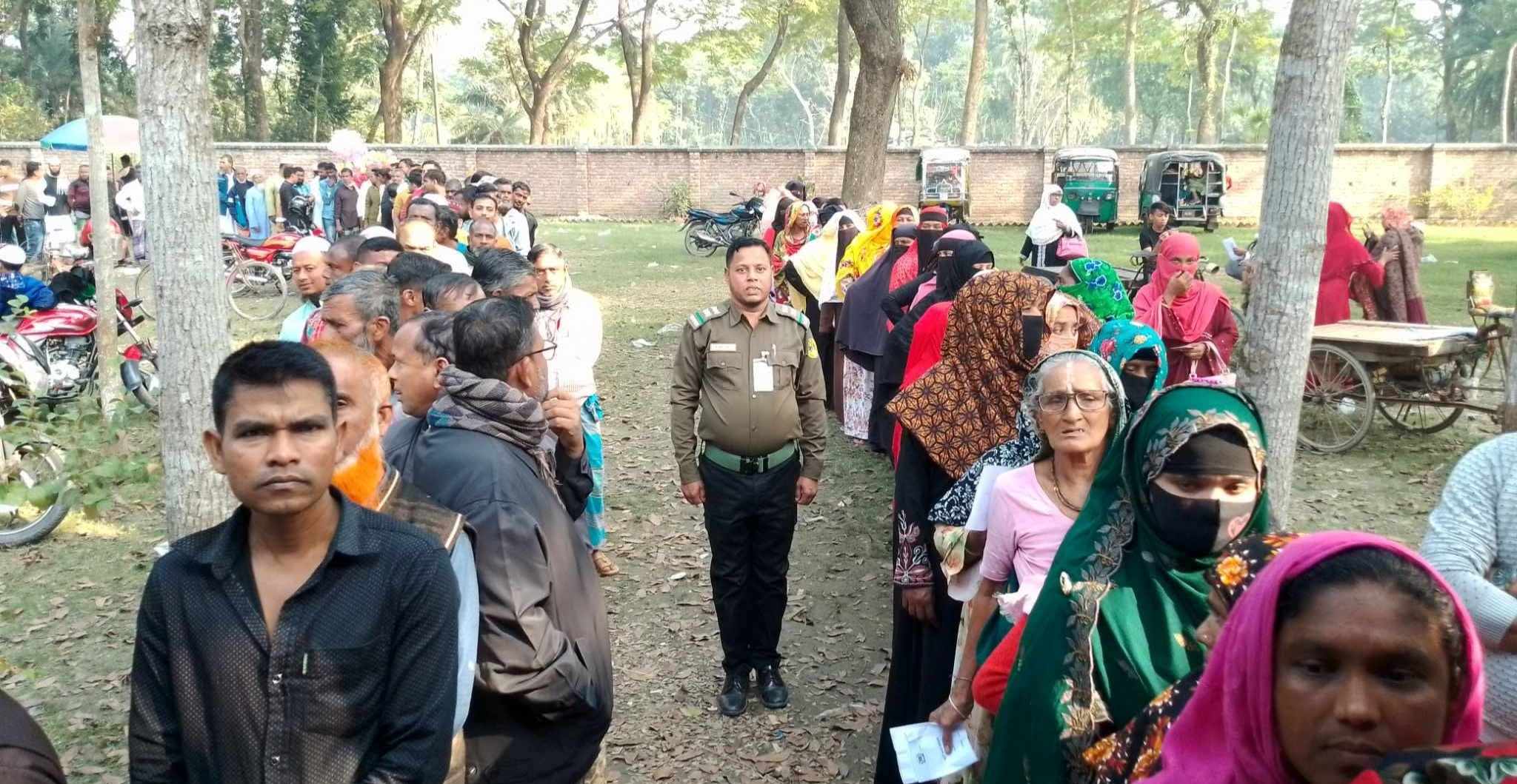 যশোরের মনিরামপুরে স্মার্ট জাতীয় পরিচয়পত্র বিতরণ শুরু