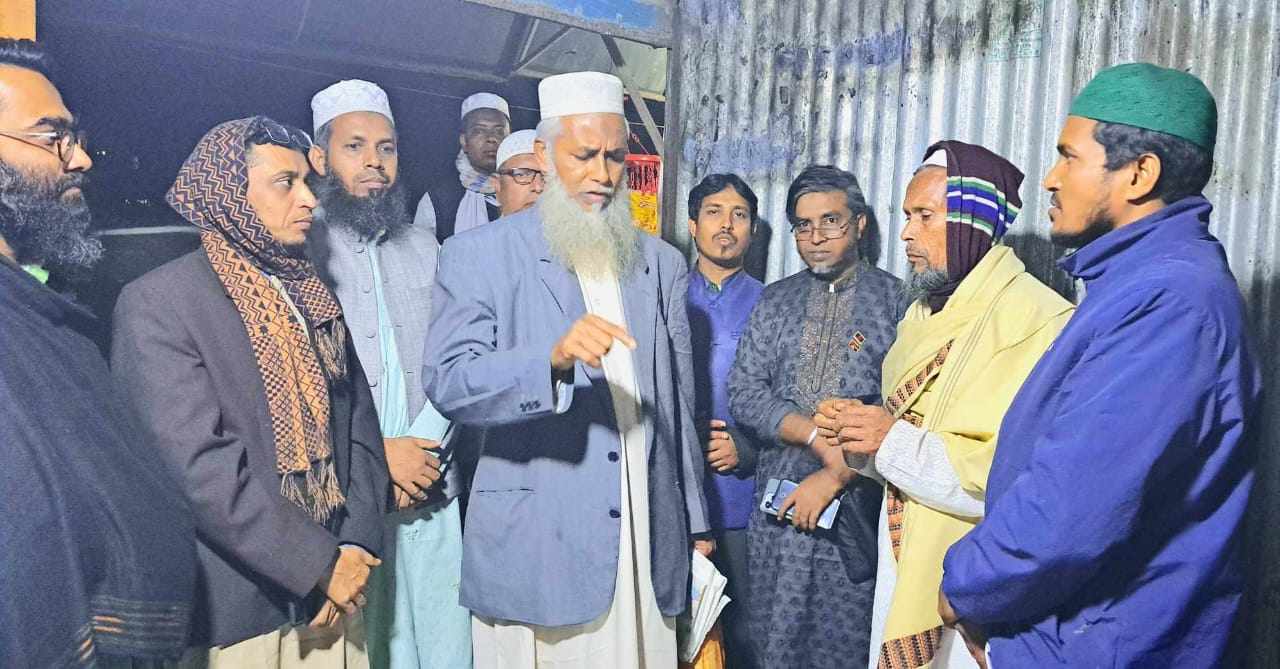 মুরাদনগরে অগ্নিকান্ডে ক্ষতিগ্রস্ত ব্যবসায়ীকে জামায়াতের আর্থিক সহায়তা
