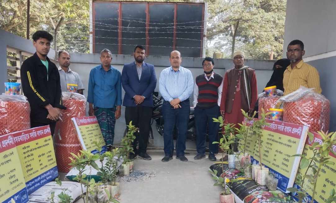 কুলিয়ারচরে বসতবাড়িতে সবজি বাগান স্থাপনের জন্য কৃষক – কৃষানীর মাঝে কৃষি উপকরণ বিতরণ