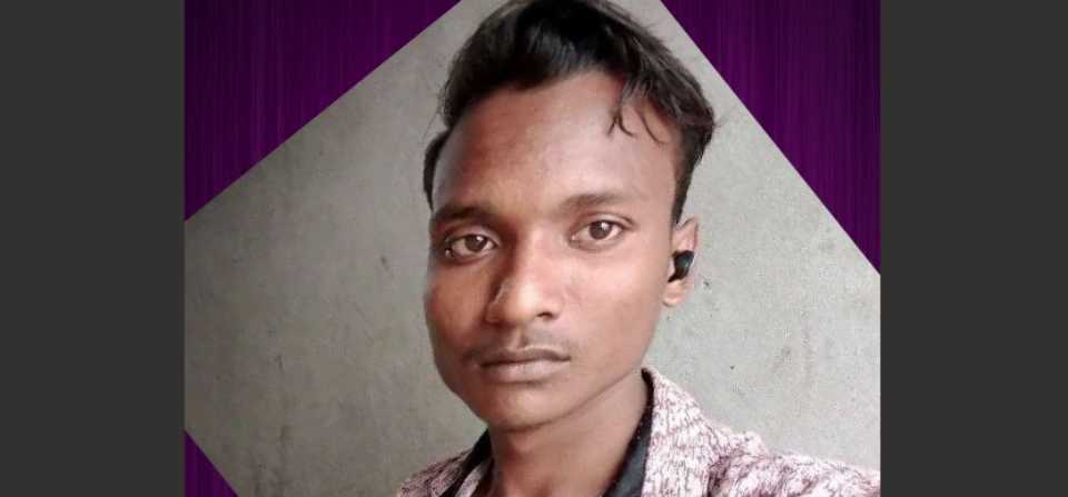 কানে হেডফোন দিয়ে যুবক রেল লাইনে, এরপর….