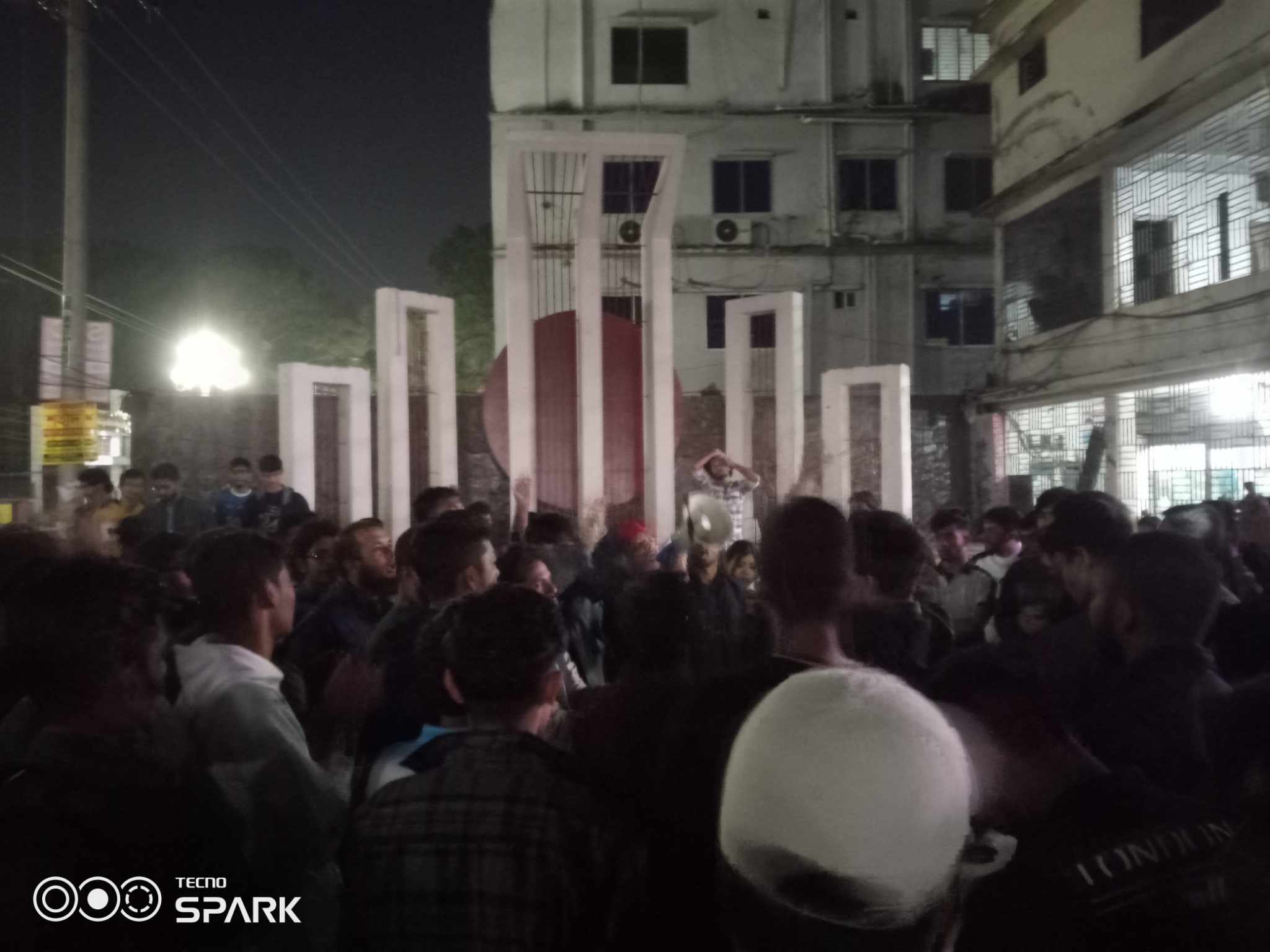 আগরতলায় বাংলাদেশ সহকারী হাইকমিশনে হামলার প্রতিবাদে টাংগাইলে মশাল মিছিল