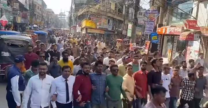 ২১ আগস্ট গ্রেনেড হামলা মামলায় সাবেক উপমন্ত্রী আবদুস সালাম পিন্টু খালাস পাওয়ায় টাংগাইলে আনন্দ মিছিল