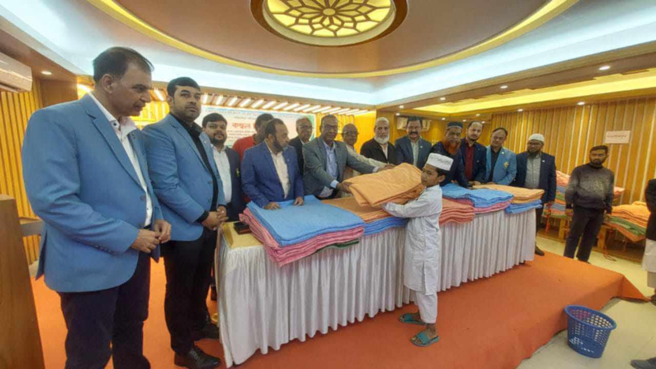 শীতার্তদের মাঝে আরসিসিআই’র কম্বল বিতরণ