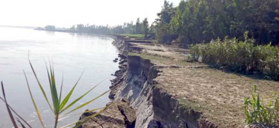 এ বার ধরা ৬ বার ভাঙ্গলো মোর বসতভিটা