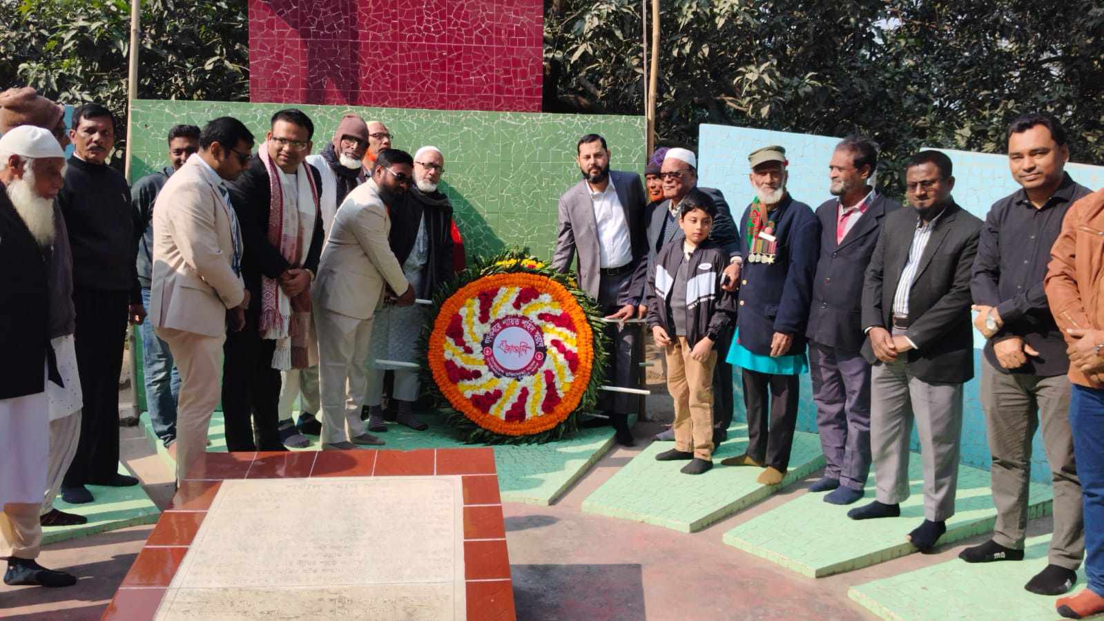 চাঁপাইনবাবগঞ্জে শহীদ বুদ্ধিজীবী দিবসে বীরশ্রেষ্ঠ ক্যাপ্টেন জাহাঙ্গীরের স্মৃতিসৌধে পুস্পার্ঘ অর্পণ