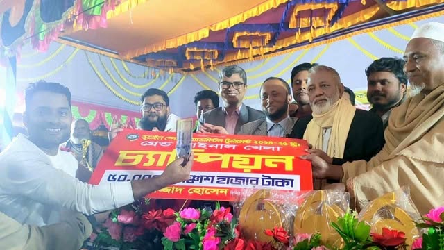 মুরাদনগরে যুব সমাজকে সুস্থ জীবনের প্রতি আকর্ষণে ব্যাডমিন্টন