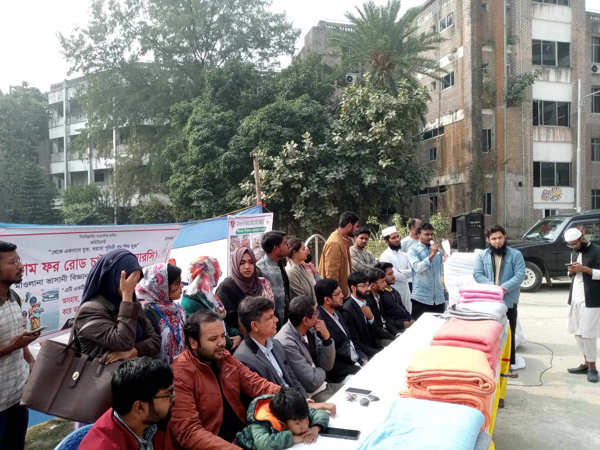 মাভাবিপ্রবির সিআরসির উদ্যোগে শীতবস্ত্র বিতরণ
