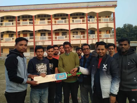 বিশিষ্ট ব্যবসায়ী নাজমুল হক টিটোর পক্ষ থেকে ক্রিড়িয়া সামগ্রী বিতরণ।