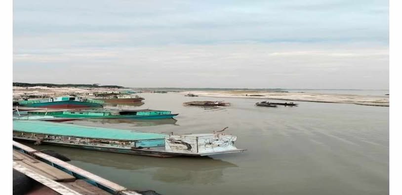প্রমত্ত পদ্মা মরা খালে পরিনত নৌযান  চলাচল মারাত্মক বিঘ্নিত:অনতিবিলম্বে  ডেইজিং