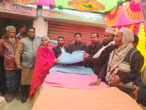 নীলফামারীতে উদ্দীপ্ত তরুন স্বেচ্ছাসেবী সংগঠনের শীতবস্ত্র বিতরণ