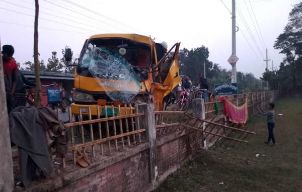 মনিরামপুরে সড়ক দুর্ঘটনায় পিকাপ মটরসাইকেল সংঘর্ষে আহত ৫ নিহত ১
