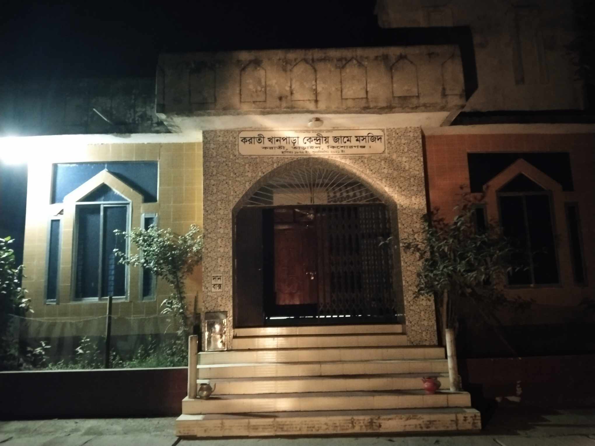 তাড়াইলে শতবর্ষী মসজিদের কমিটি ও ইমামের দন্ধ  এলাকায় মুসুল্লিদের নামাজ আদায় ব্যাহত
