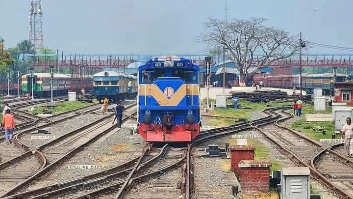 আজ থেকে ঘুরবেনা রেলের চাকা