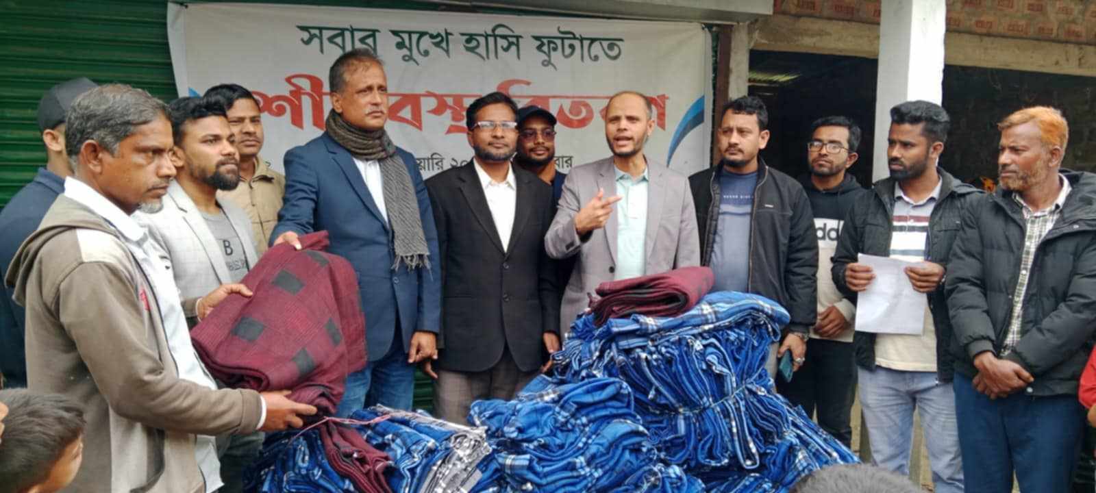 অসহায়দের মুখে হাসি ফোটাতে প্রবাসী সমাজ কল্যাণ পরিষদের কম্বল উপহার