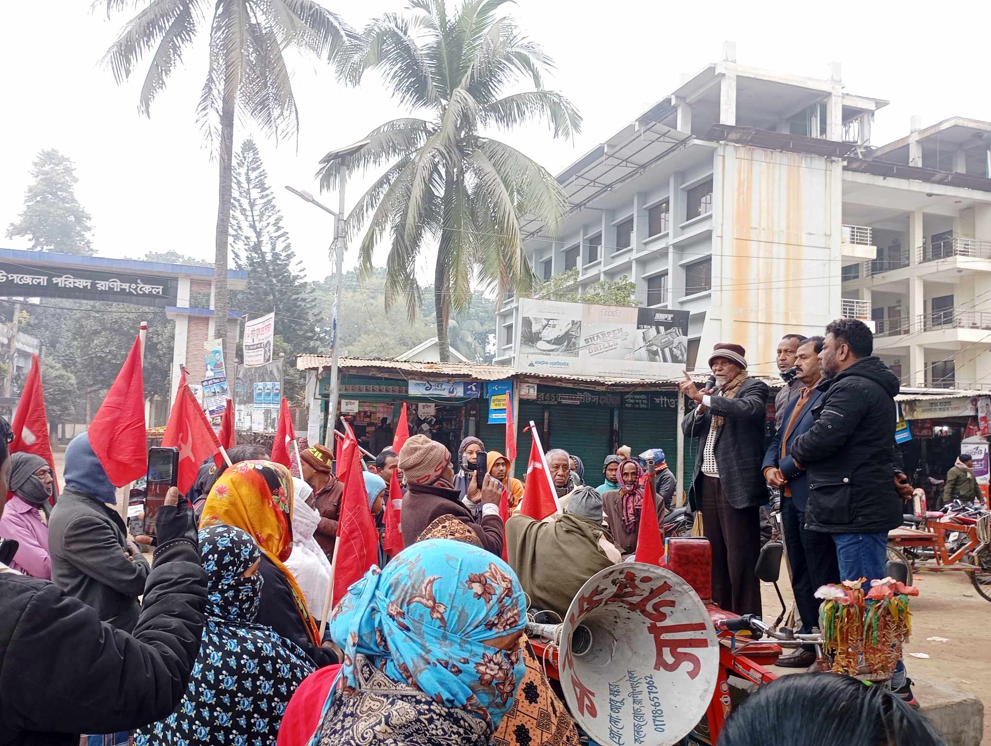 রানীশংকৈলে বাংলাদেশ কমিউনিস্ট পার্টির পথসভা অনুষ্ঠিত