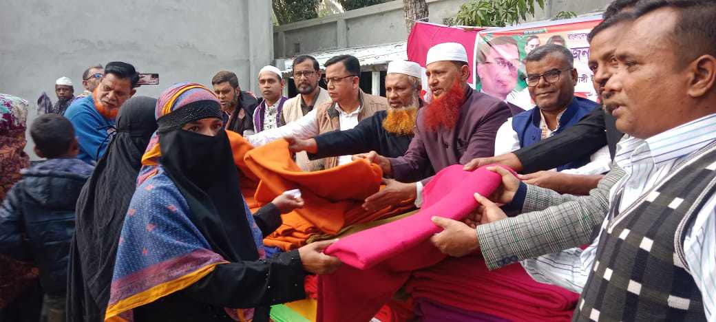 নগরকান্দায় বিএনপি নেতা শহিদুল ইসলাম বাবুলের পক্ষ থেকে শীত বস্ত্র বিতরণ 