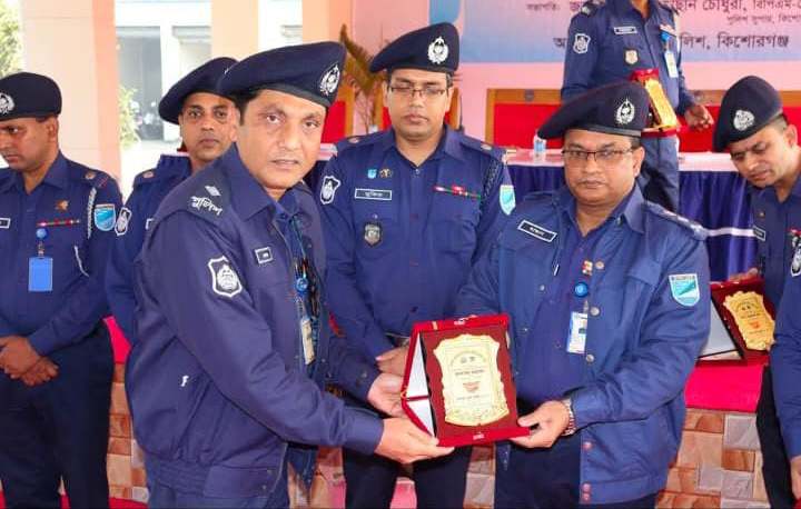 কুলিয়ারচর থানার সাব-ইন্সপেক্টর শুভ আহমেদ জেলার শ্রেষ্ঠ ওয়ারেন্ট তামিলকারী অফিসার নির্বাচিত