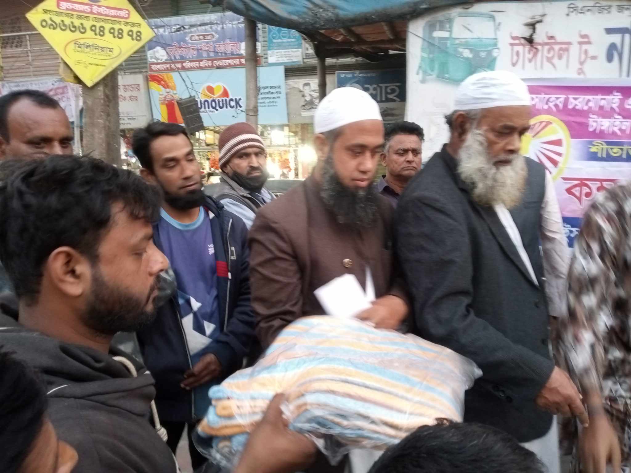 ইসলামি আন্দোলন বাংলাদেশের উদ্যোগে টাংগাইলে কম্বল বিতরণ